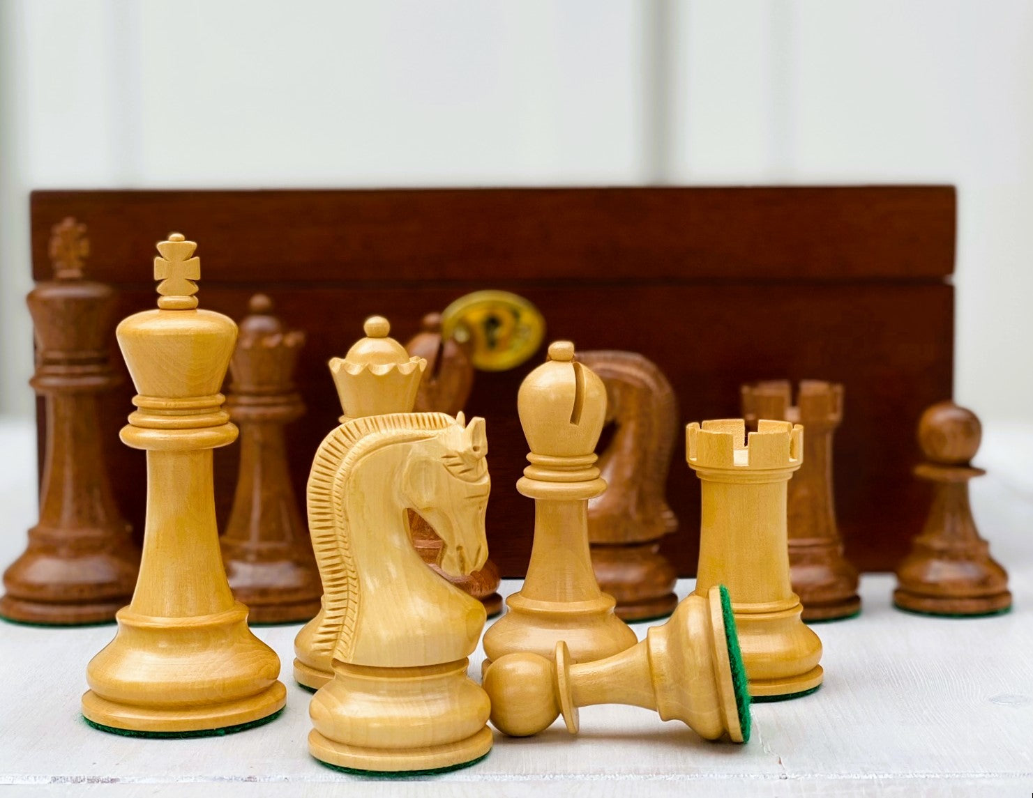 Leningrad Acacia Chess Pieces & Mahogany Box - Official Staunton™